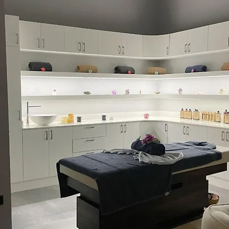 Modern 2-bedroom Located In An Exclusive Area