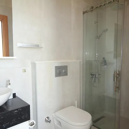Modern 2-bedroom Located In An Exclusive Area