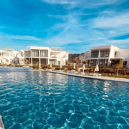 Modern 2-bedroom Located In An Exclusive Area *