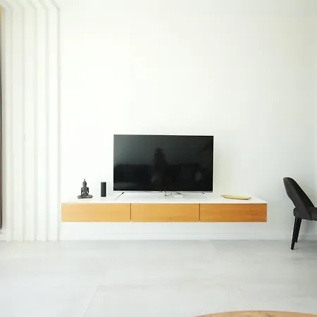 Modern 2-bedroom Located In An Exclusive Area