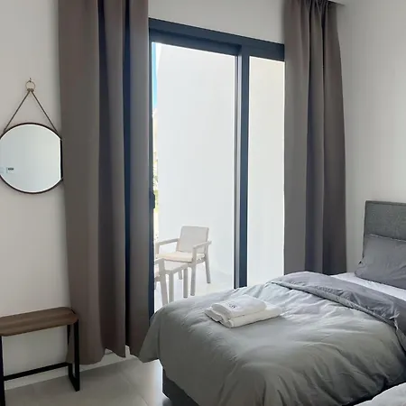 Modern 2-bedroom Located In An Exclusive Area *