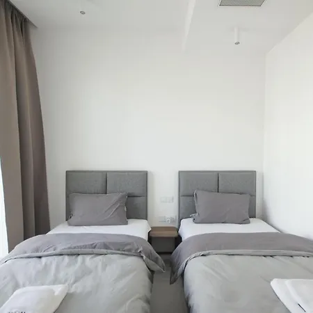 Modern 2-bedroom Located In An Exclusive Area Apartment *